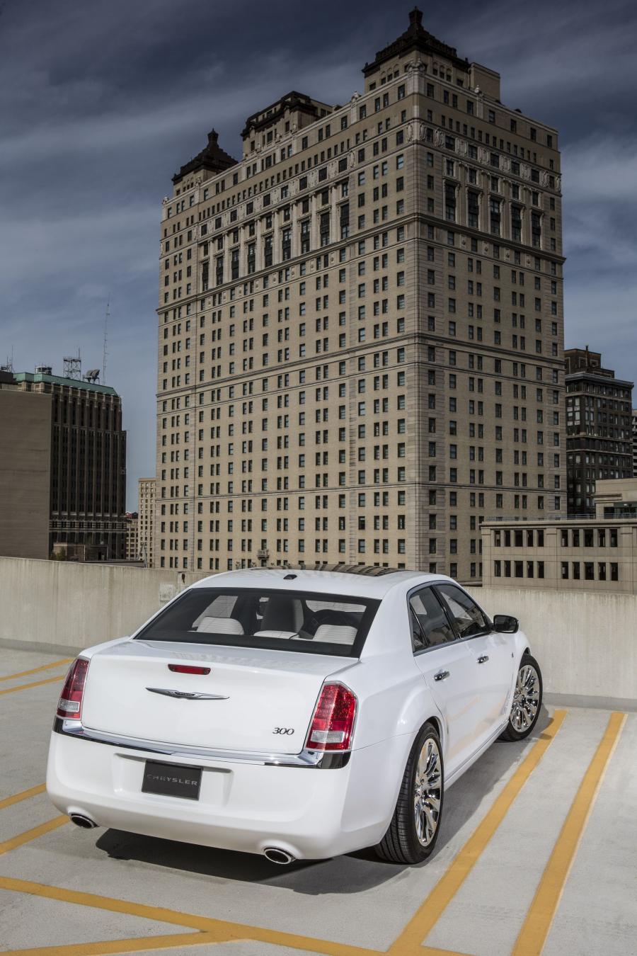  Chrysler 300C Motown Edition 2013 года  (фото 24 из 39)